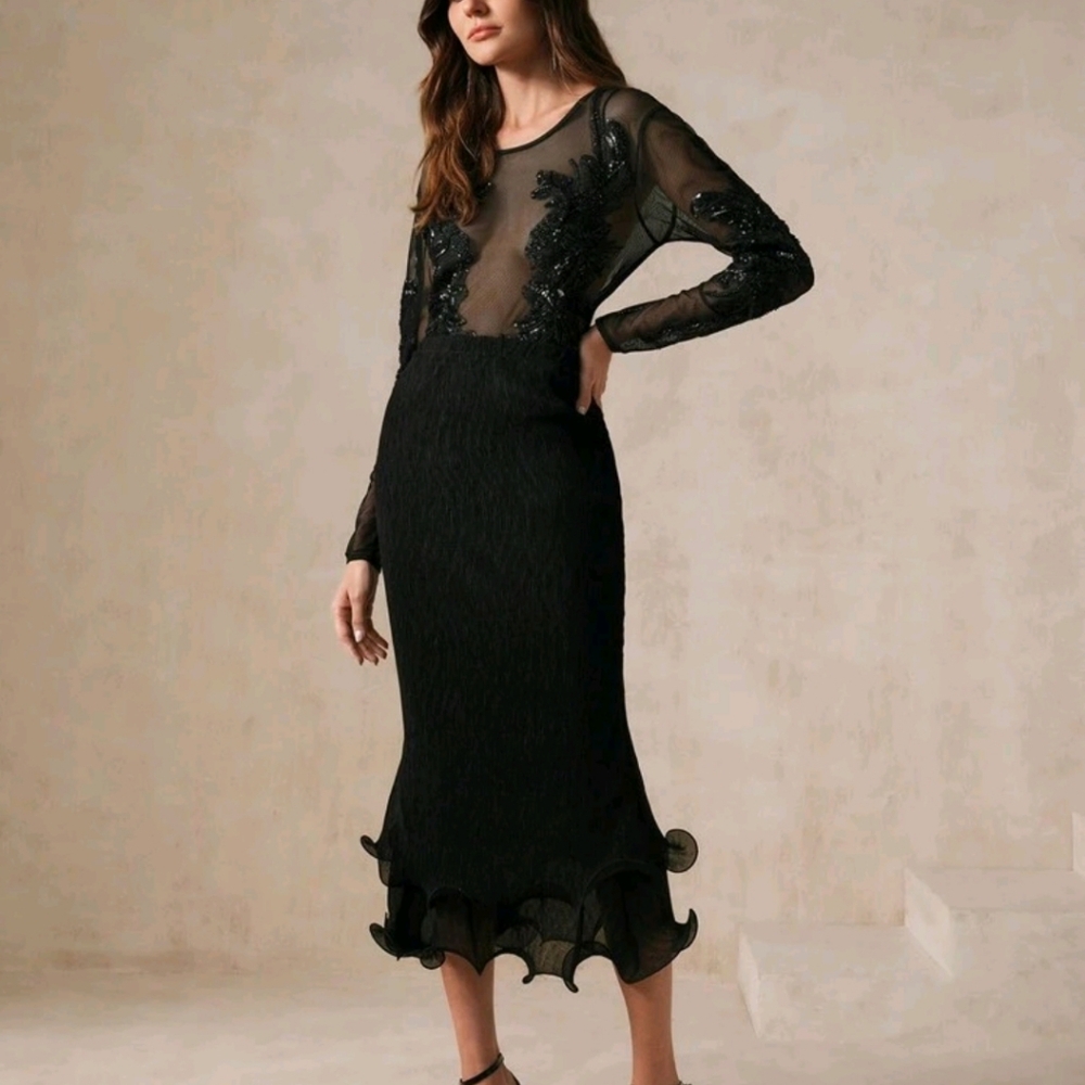 Elegant Layered Mushroom Pleated Hip Skirt With Bodycon Design - Picture 3 of 4